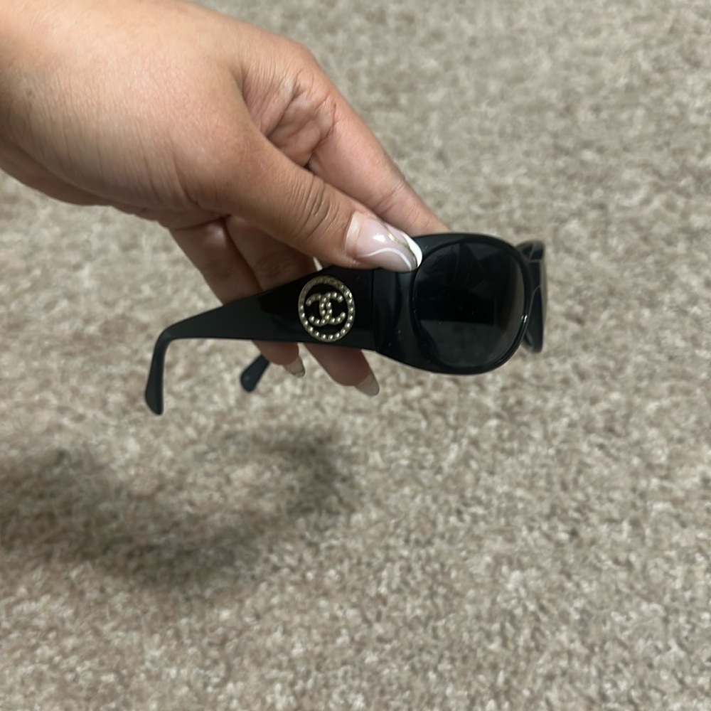 Chanel - Picture 3 of 5